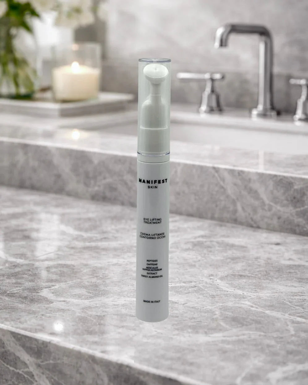 Trattamento liftante occhi Manifest Skin su piano bagno in marmo, skincare IDRATANTE BuzzSkin
