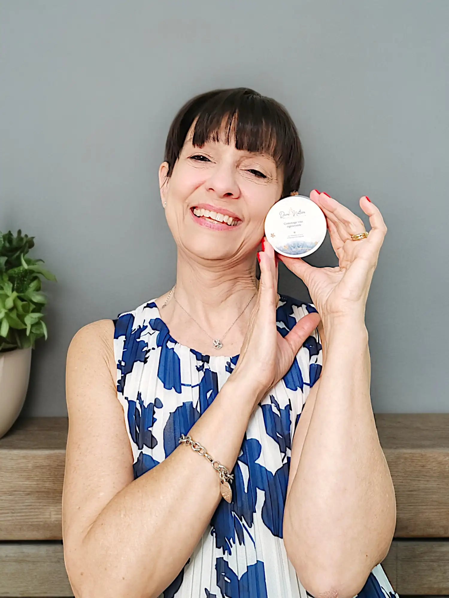 GOMMAGE VISO RIGENERANTE - Dermaura